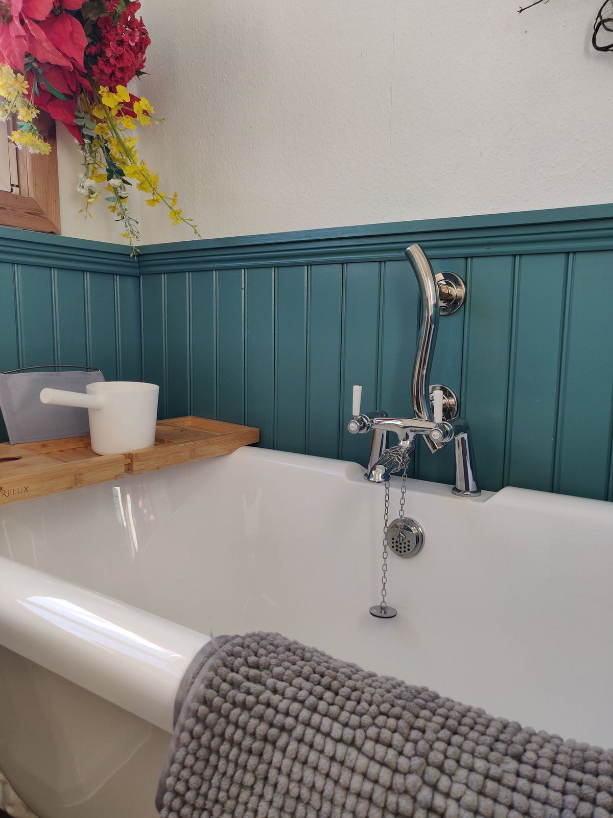 The roll-top bath